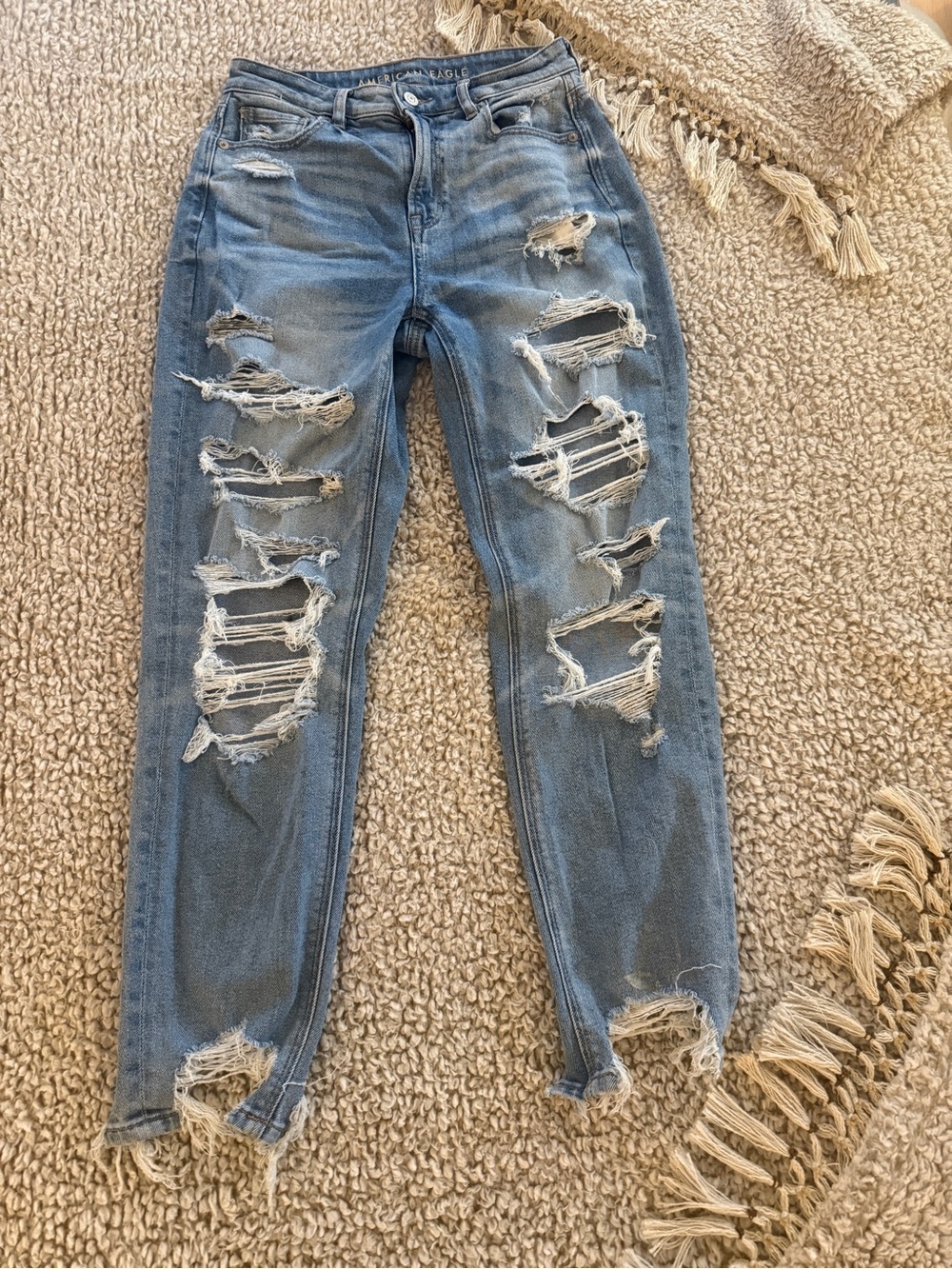 American Eagle Women’s Size 4 Regular Distressed Ripped Jeans Stretch Raw Hem